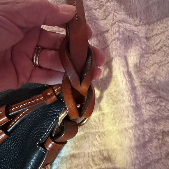 Very nice Dooney & Bourke handbag was only used once for a couple of hours - Picture 5 of 6